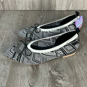 NWT Skechers Air Cooled Memory Foam Cleo Knit Skimmer Flats Black and Wh…